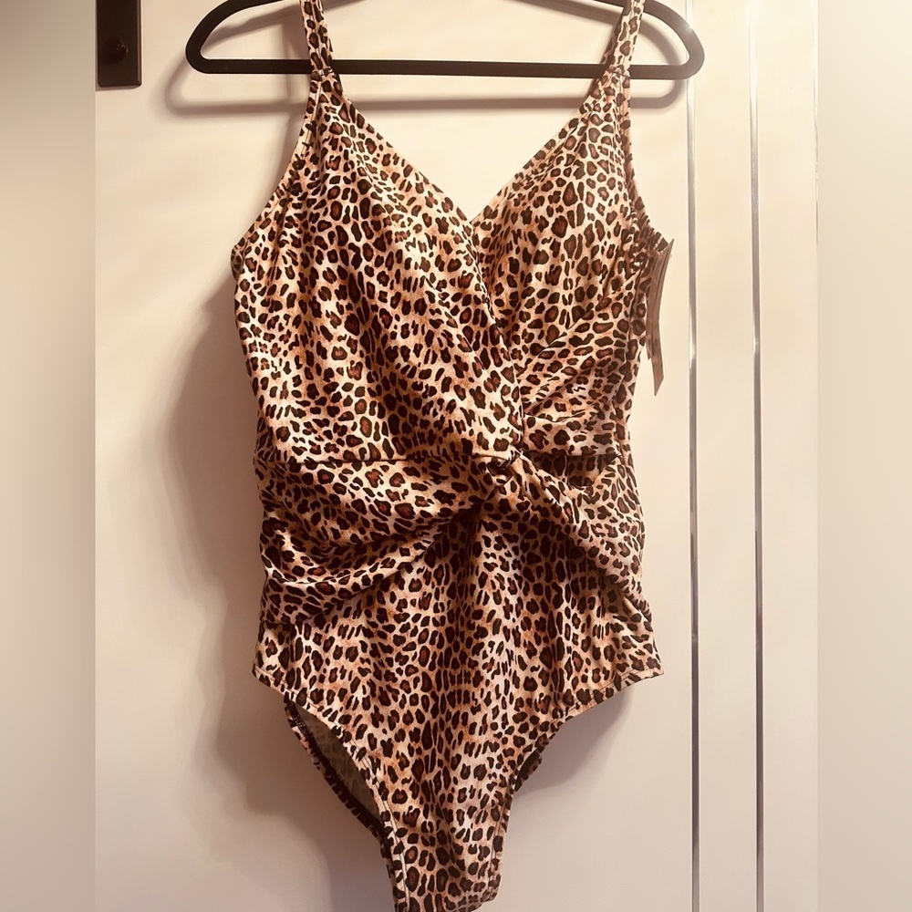 Krista 1X (18) Leopard NWT One piece Swimsuit  Waist Minimizer🆕